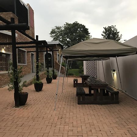Yalla Yalla Boutique Hotel Witbank Exterior foto